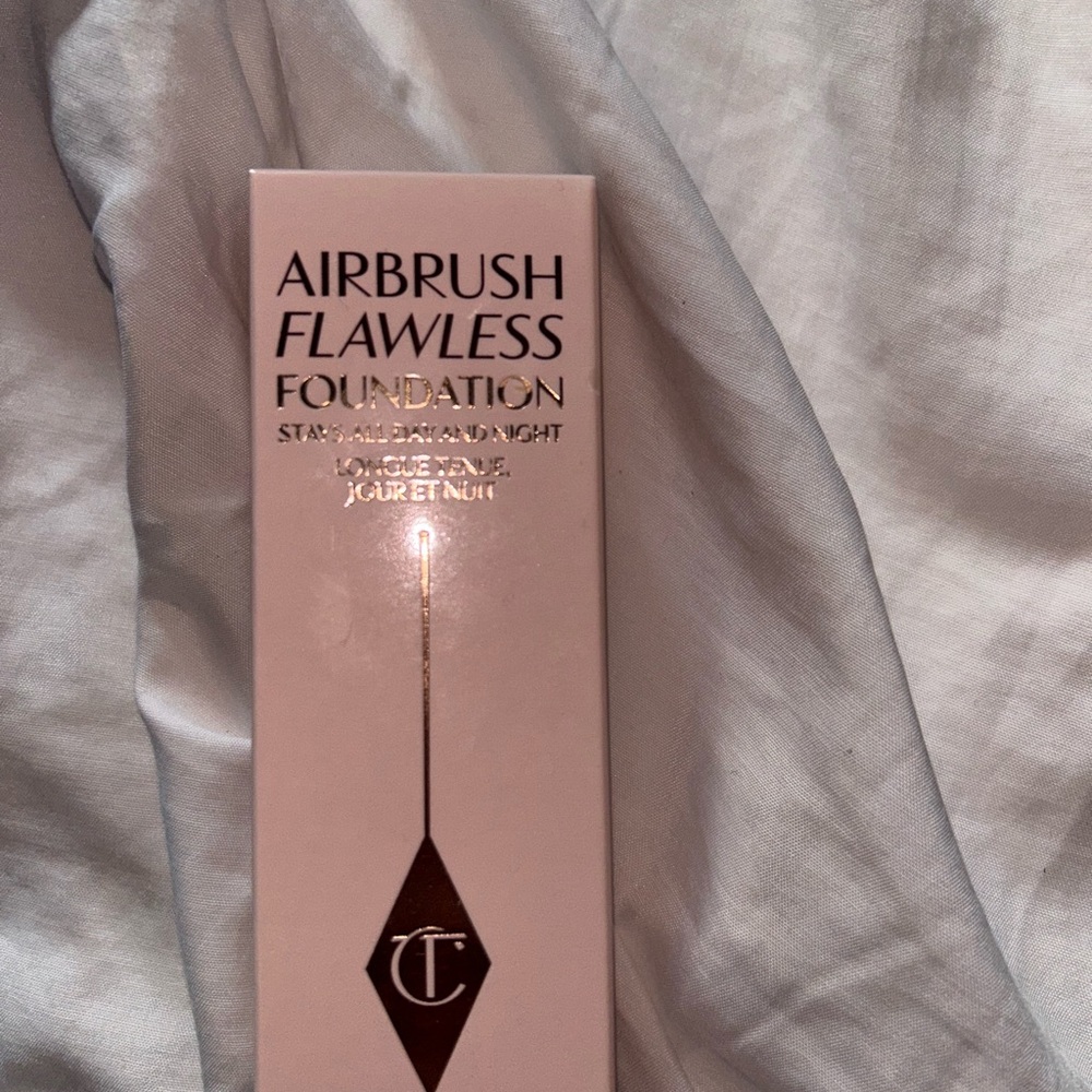 Charlotte Tilbury Flawless Finish Foundation shade 2 neutral